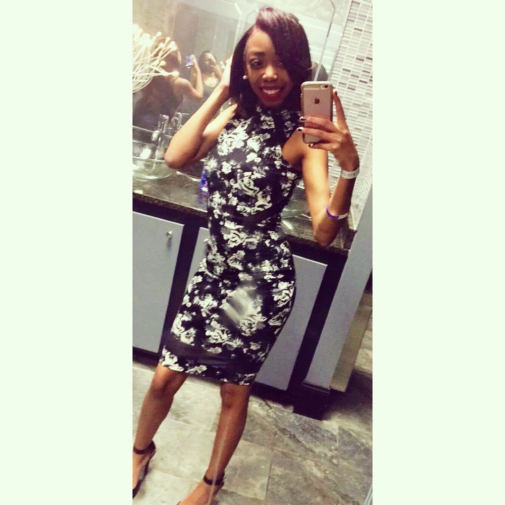 Gorgeous Floral Dress With Zipper On Back